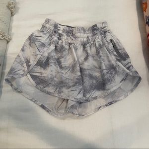 Lululemon Tracker Short 4"